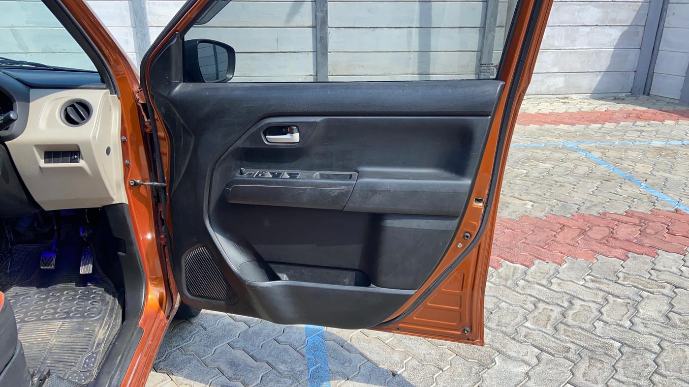 2019 Maruti New Wagon-R VXI 1.0, Petrol, Manual, 66,444 km, Driver Side Door Panels Control