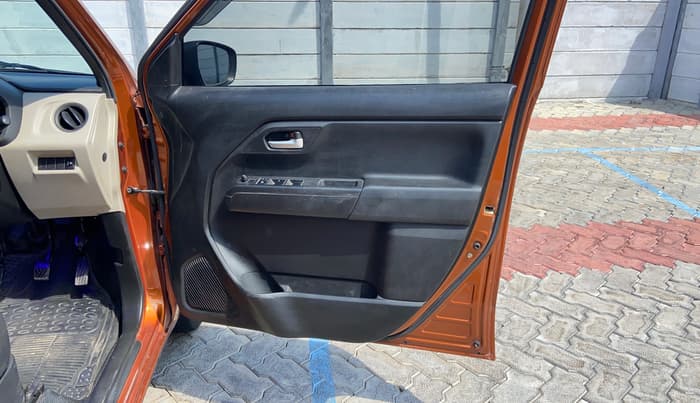 2019 Maruti New Wagon-R VXI 1.0, Petrol, Manual, 66,444 km, Driver Side Door Panels Control
