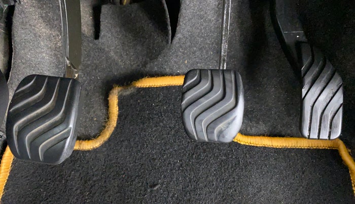 2015 Renault Kwid RXT Opt, Petrol, Manual, 26,795 km, Pedals