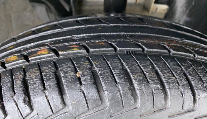 2015 Renault Kwid RXT Opt, Petrol, Manual, 26,795 km, Right Front Tyre Tread