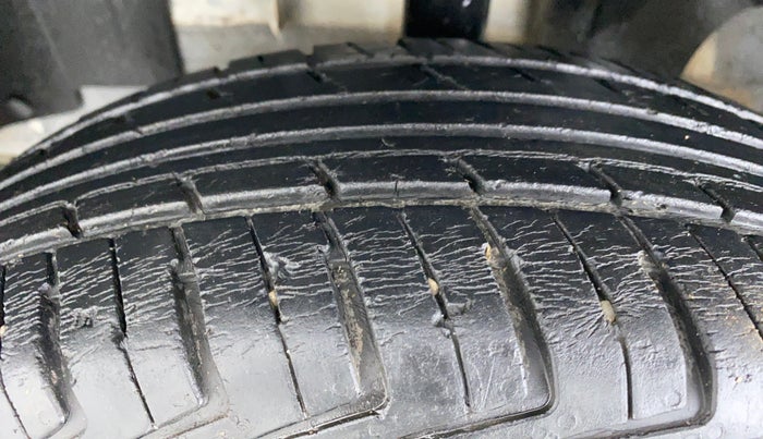 2015 Renault Kwid RXT Opt, Petrol, Manual, 26,795 km, Left Front Tyre Tread