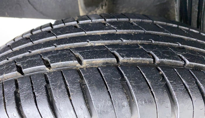 2015 Renault Kwid RXT Opt, Petrol, Manual, 26,795 km, Right Rear Tyre Tread