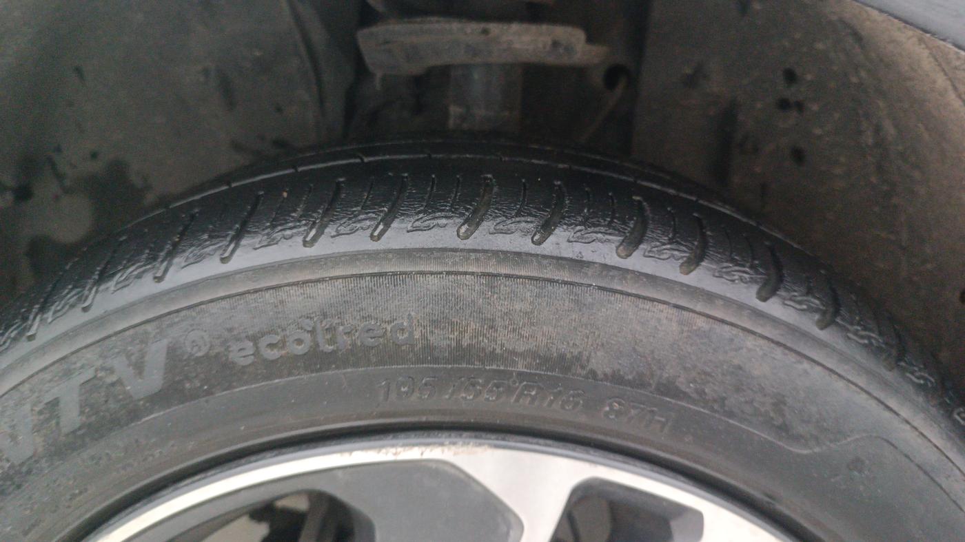 2020 Tata ALTROZ XZ PETROL, Petrol, Manual, 41,857 km, Left Front Tyre Tread