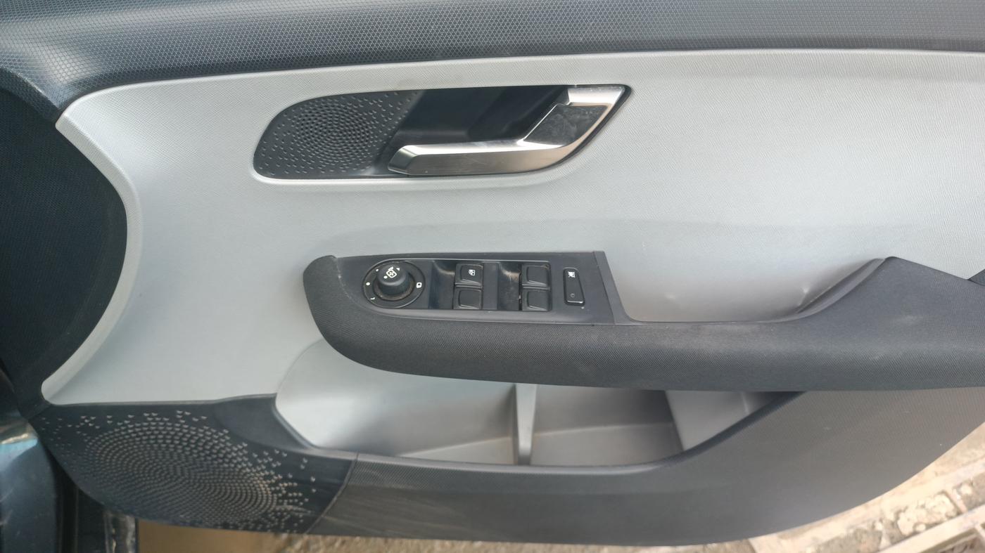 2020 Tata ALTROZ XZ PETROL, Petrol, Manual, 41,857 km, Driver Side Door Panels Control