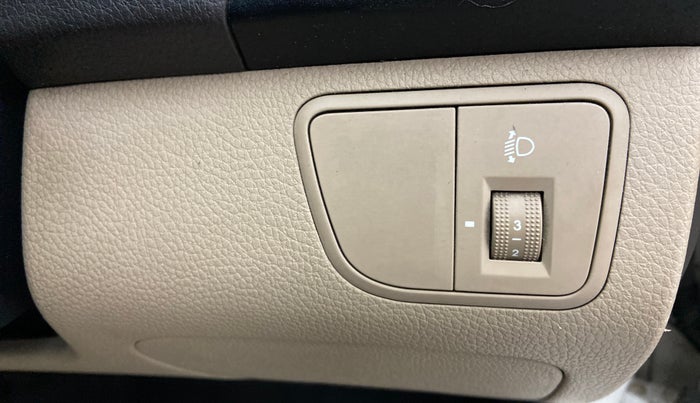 2013 Hyundai Eon ERA +, Petrol, Manual, 89,895 km, Dashboard - Headlight height adjustment not working
