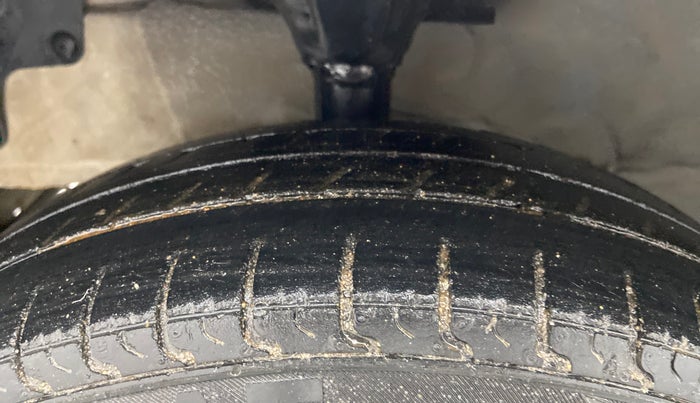 2013 Hyundai Eon ERA +, Petrol, Manual, 89,895 km, Left Front Tyre Tread