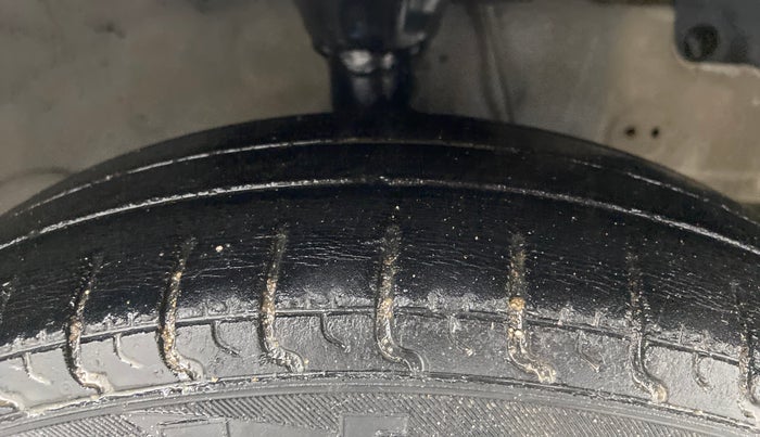 2013 Hyundai Eon ERA +, Petrol, Manual, 89,895 km, Right Front Tyre Tread