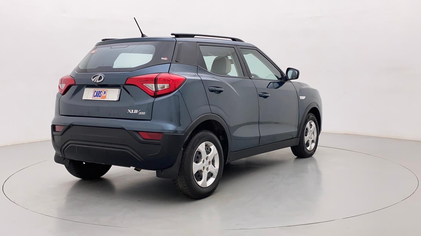 2022 Mahindra XUV300 W6 1.2 PETROL, Petrol, Manual, 45,733 km, Right Back Diagonal