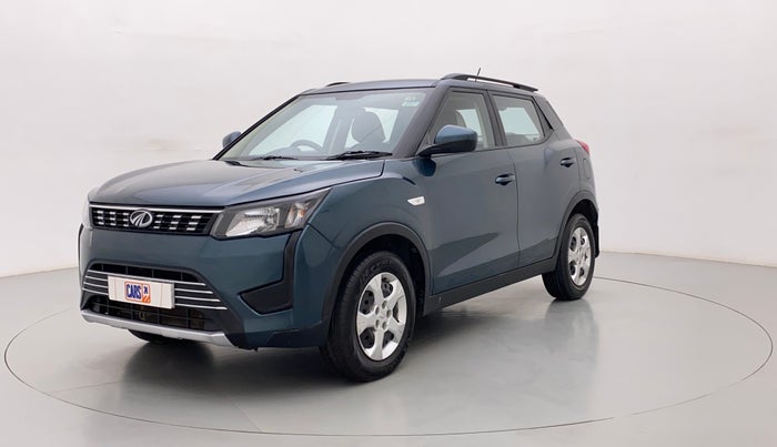 2022 Mahindra XUV300 W6 1.2 PETROL, Petrol, Manual, 45,733 km, Left Front Diagonal
