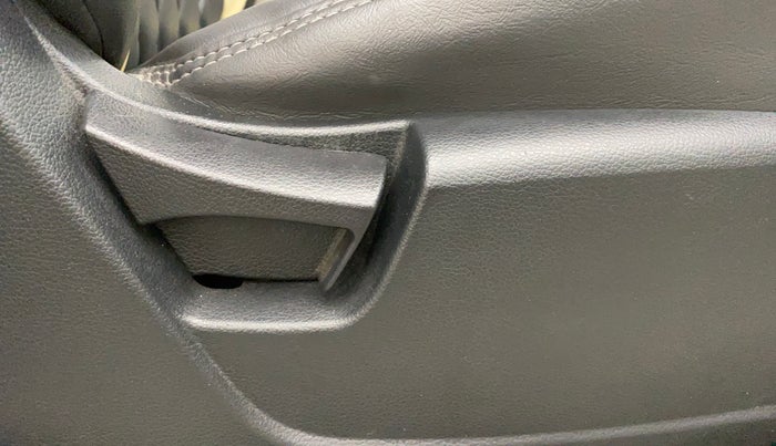 2022 Mahindra XUV300 W6 1.2 PETROL, Petrol, Manual, 45,733 km, Driver Side Adjustment Panel