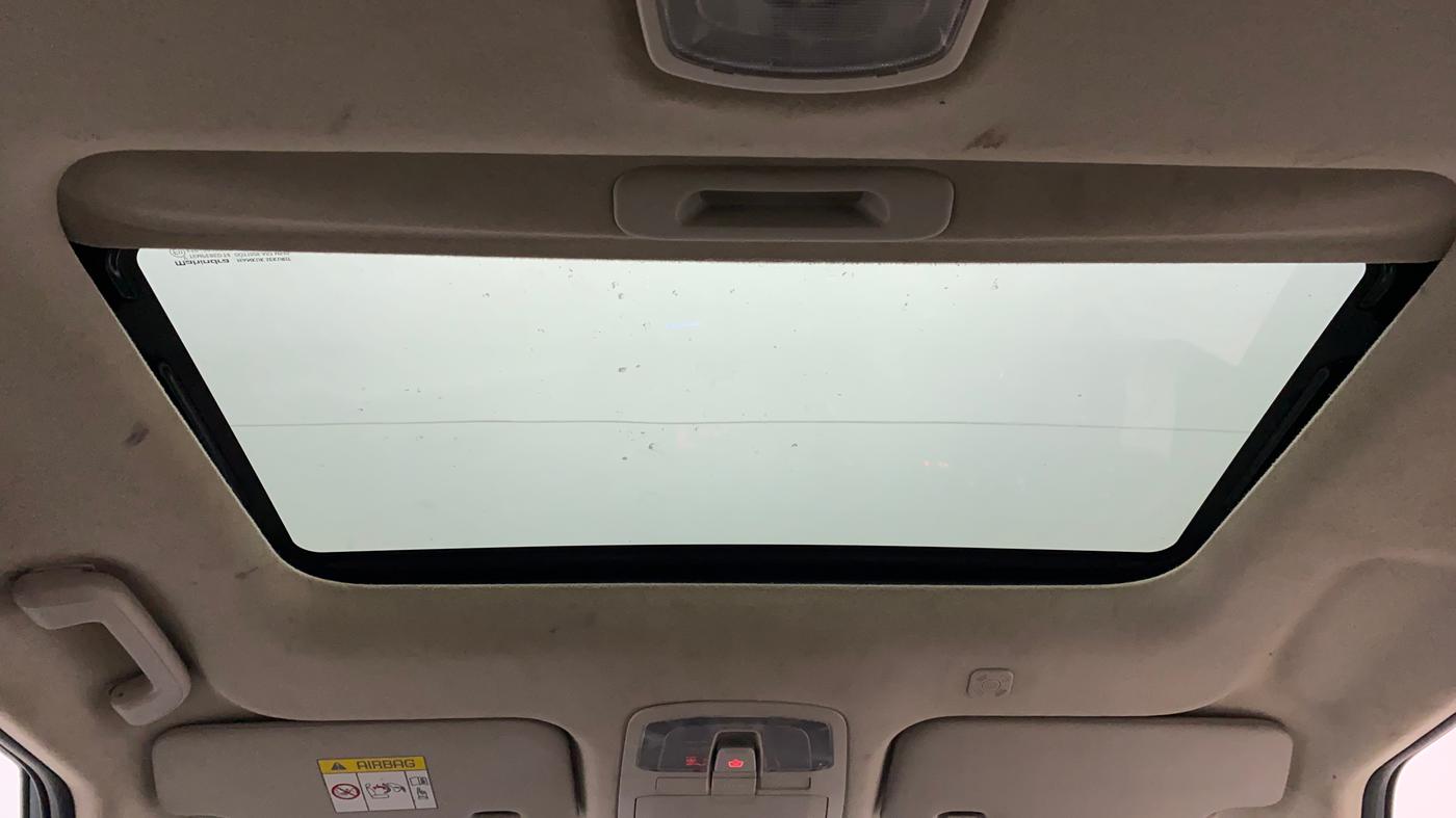 2022 Mahindra XUV300 W6 1.2 PETROL, Petrol, Manual, 45,733 km, Moonroof/ Sunroof
