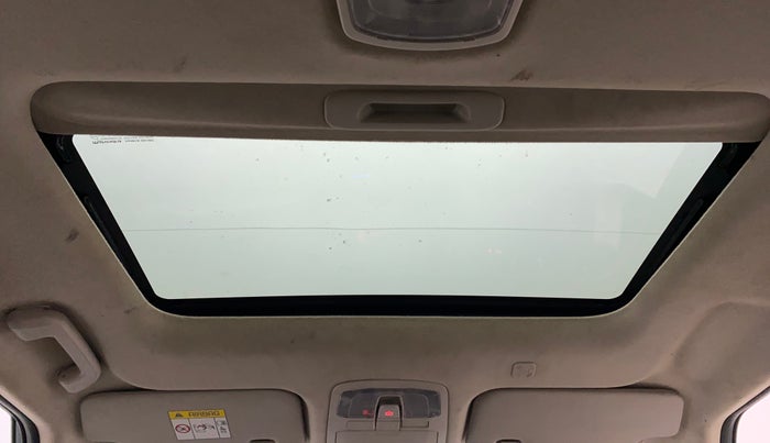 2022 Mahindra XUV300 W6 1.2 PETROL, Petrol, Manual, 45,733 km, Moonroof/ Sunroof