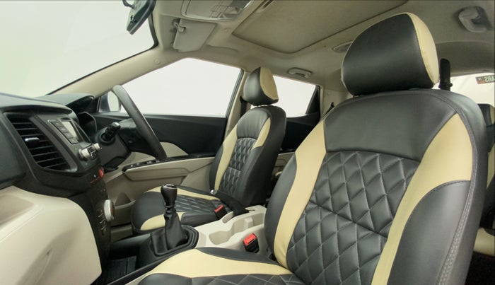 2022 Mahindra XUV300 W6 1.2 PETROL, Petrol, Manual, 45,733 km, Right Side Front Door Cabin