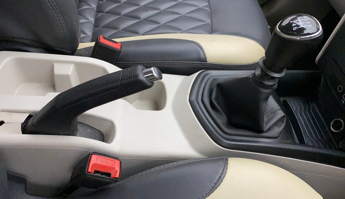 2022 Mahindra XUV300 W6 1.2 PETROL, Petrol, Manual, 45,733 km, Gear Lever