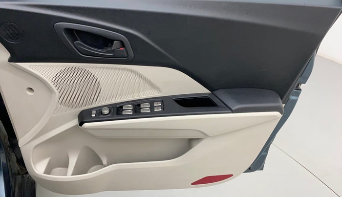 2022 Mahindra XUV300 W6 1.2 PETROL, Petrol, Manual, 45,733 km, Driver Side Door Panels Control
