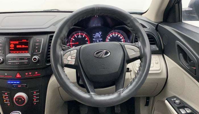 2022 Mahindra XUV300 W6 1.2 PETROL, Petrol, Manual, 45,733 km, Steering Wheel Close Up