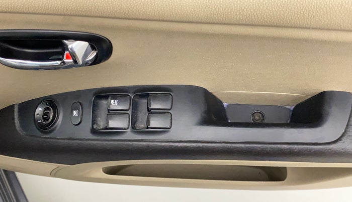2013 Hyundai i10 SPORTZ 1.2 AT, Petrol, Automatic, 72,733 km, Driver Side Door Panels Control