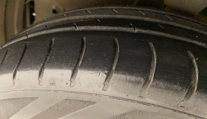 2013 Hyundai i10 SPORTZ 1.2 AT, Petrol, Automatic, 72,733 km, Left Front Tyre Tread