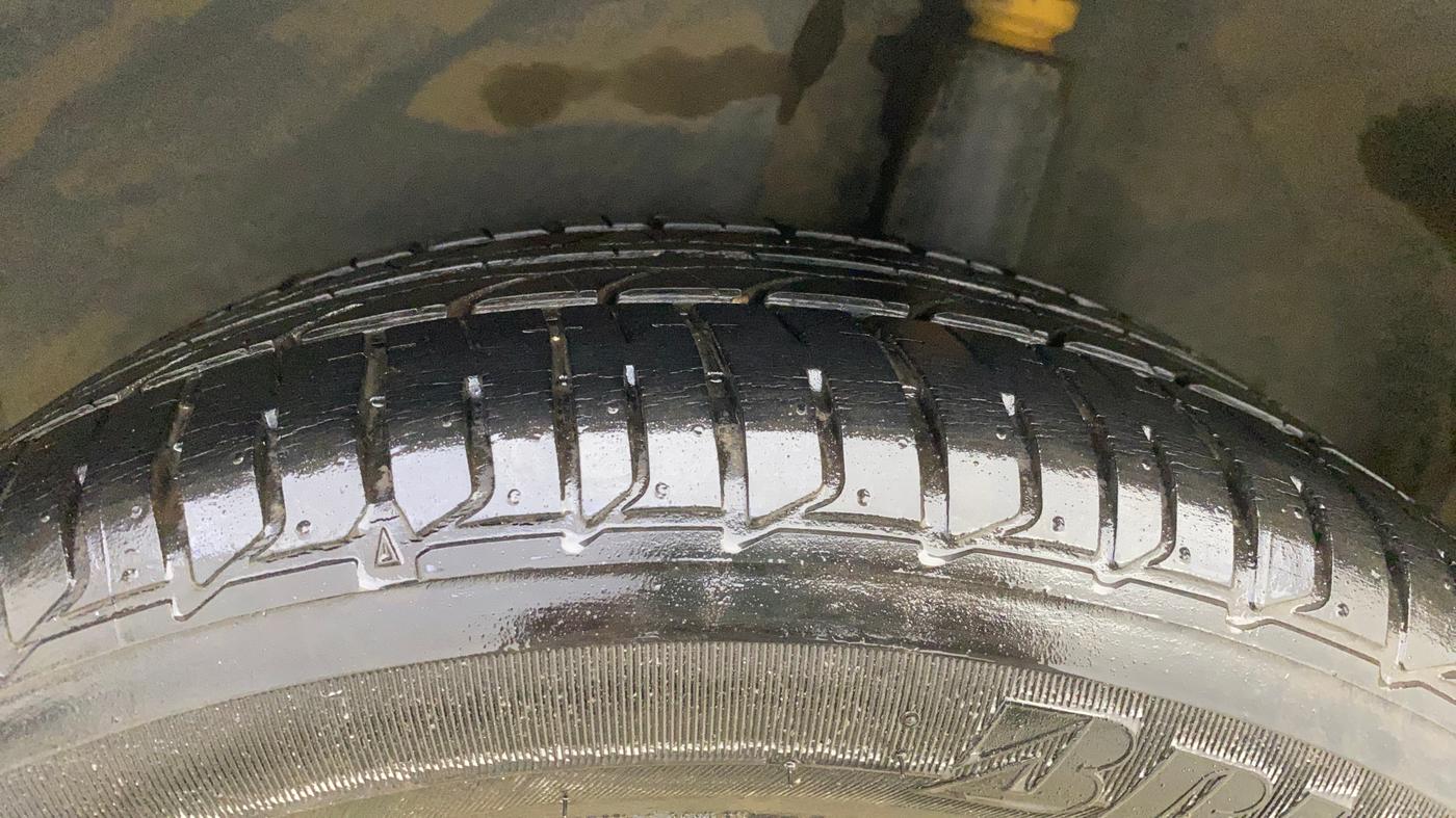 2019 Volkswagen Ameo HIGHLINE PLUS 1.5L AT 16 ALLOY, Diesel, Automatic, 1,01,031 km, Left Rear Tyre Tread