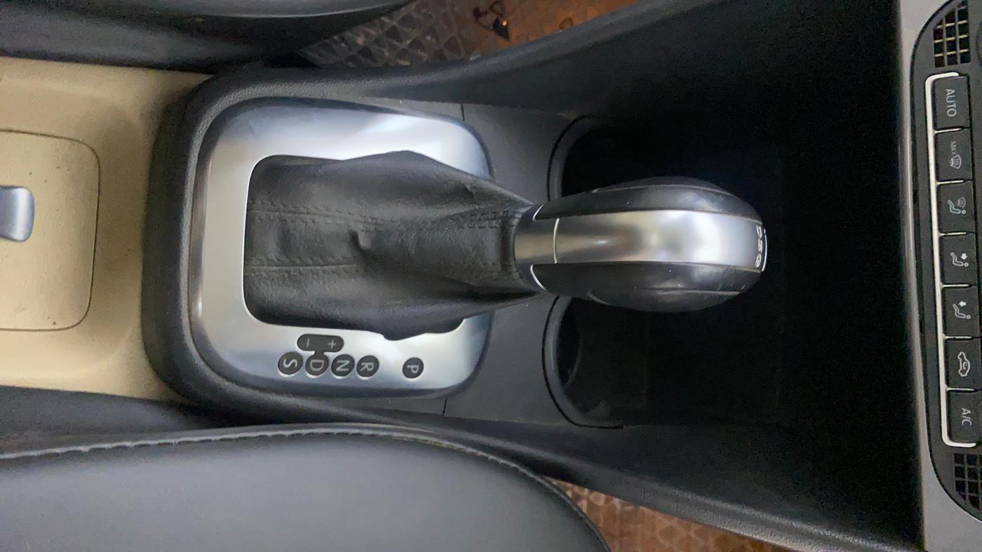 2019 Volkswagen Ameo HIGHLINE PLUS 1.5L AT 16 ALLOY, Diesel, Automatic, 1,01,031 km, Gear Lever