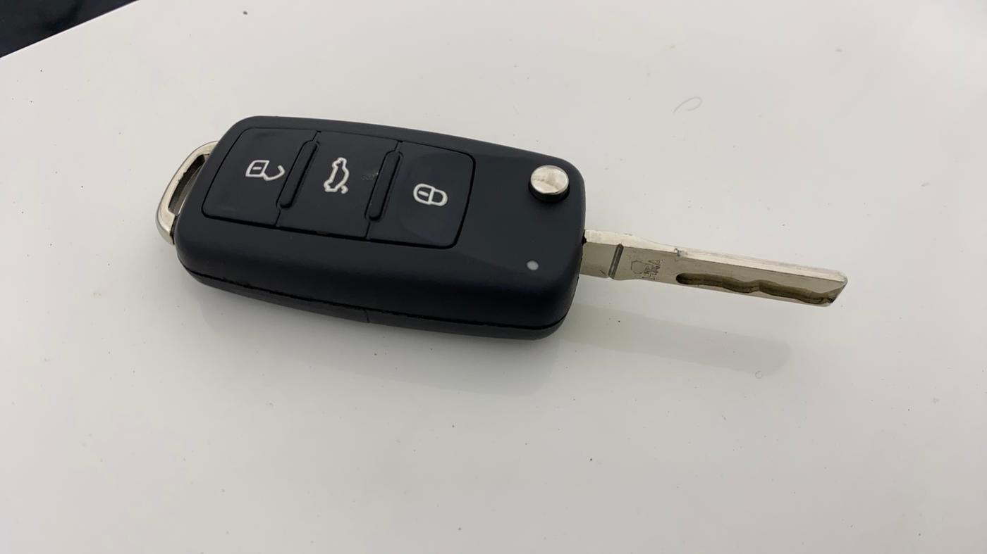 2019 Volkswagen Ameo HIGHLINE PLUS 1.5L AT 16 ALLOY, Diesel, Automatic, 1,01,031 km, Key Close Up
