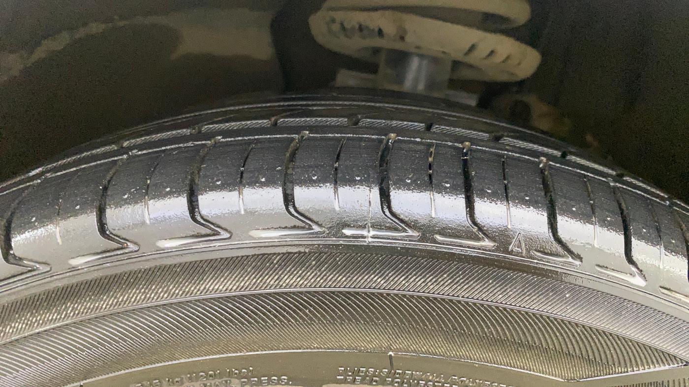 2019 Volkswagen Ameo HIGHLINE PLUS 1.5L AT 16 ALLOY, Diesel, Automatic, 1,01,031 km, Left Front Tyre Tread