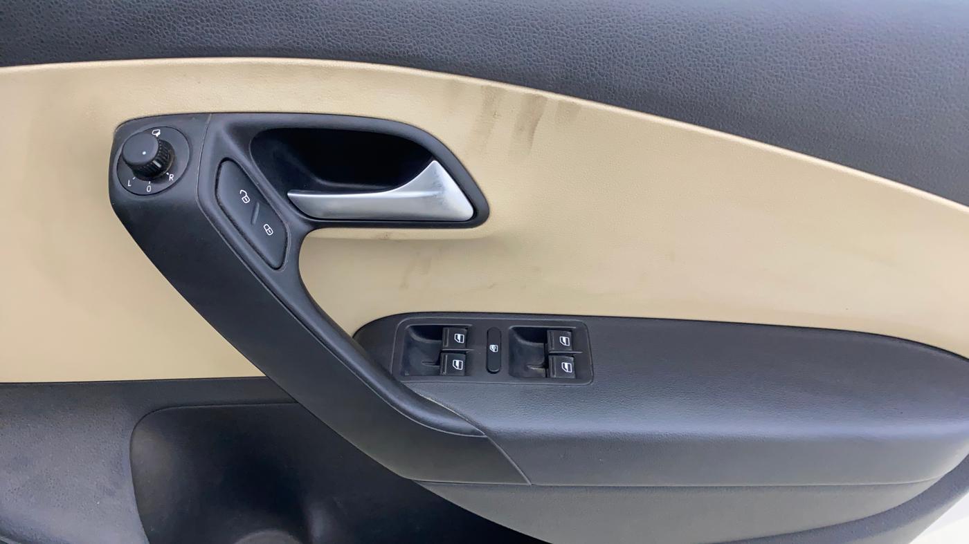 2019 Volkswagen Ameo HIGHLINE PLUS 1.5L AT 16 ALLOY, Diesel, Automatic, 1,01,031 km, Driver Side Door Panels Control