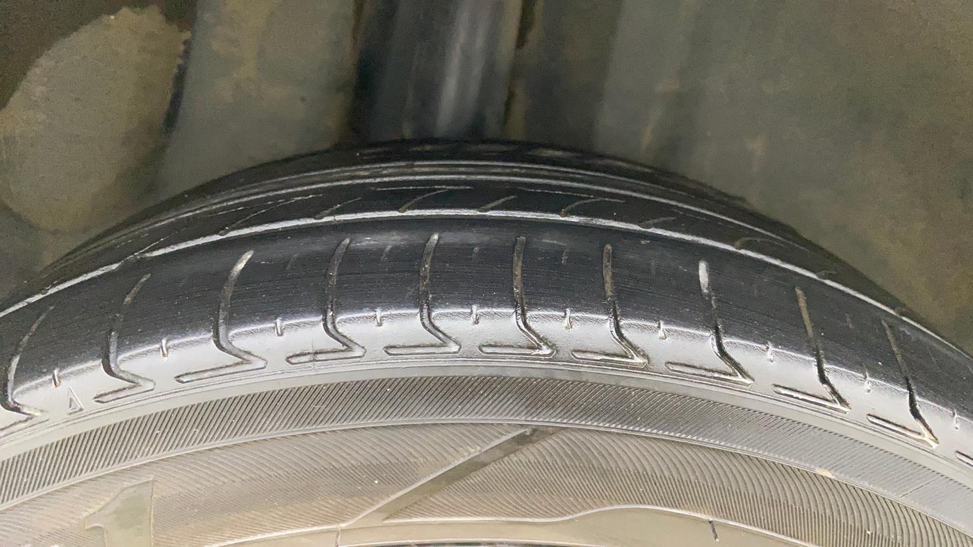 2019 Volkswagen Ameo HIGHLINE PLUS 1.5L AT 16 ALLOY, Diesel, Automatic, 1,01,031 km, Right Rear Tyre Tread