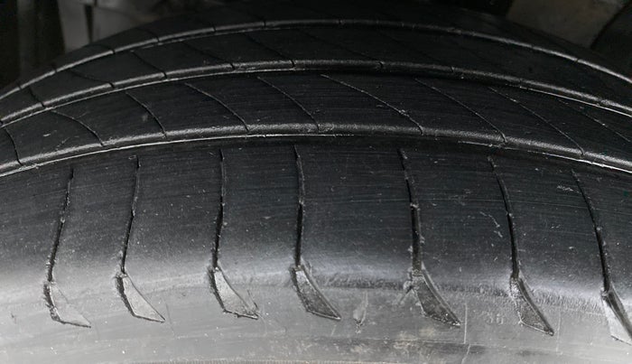2017 Maruti Vitara Brezza ZDI PLUS, Diesel, Manual, 80,257 km, Left Front Tyre Tread