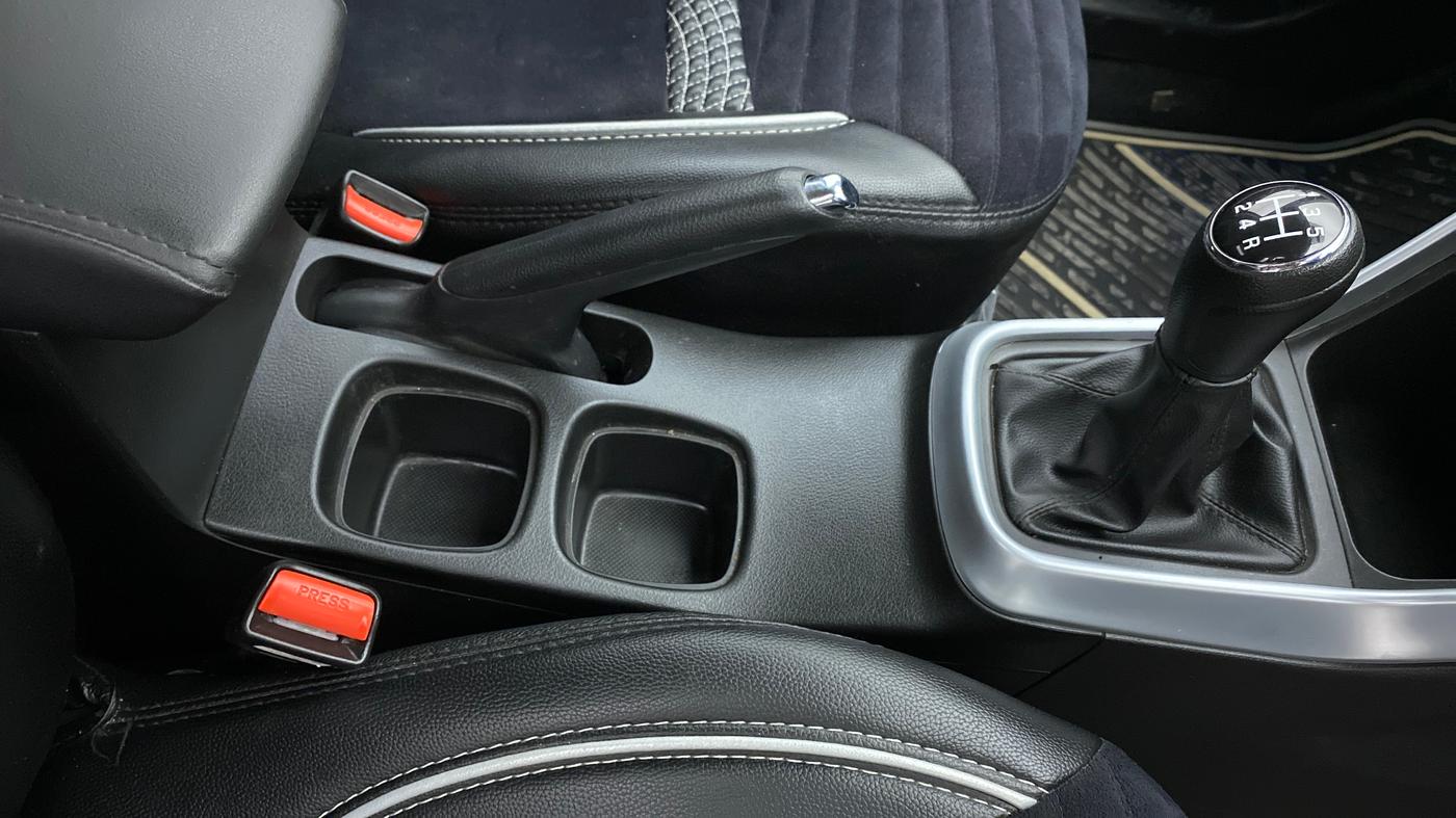 2022 Maruti S Cross ZETA SHVS PETROL, Petrol, Manual, 14,297 km, Gear Lever