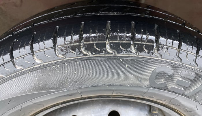 2015 Maruti Alto 800 LXI, Petrol, Manual, 22,272 km, Left Front Tyre Tread