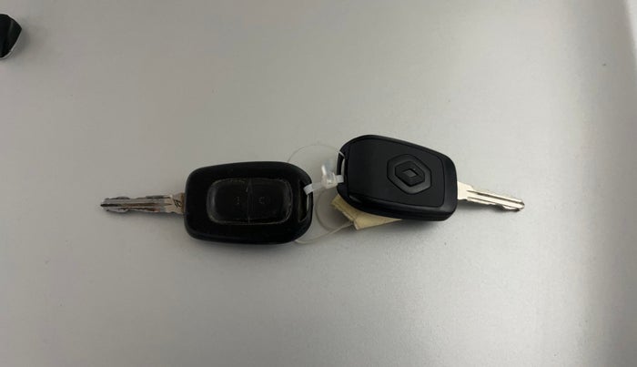 2020 Renault TRIBER RXL MT, Petrol, Manual, 36,947 km, Key Close Up