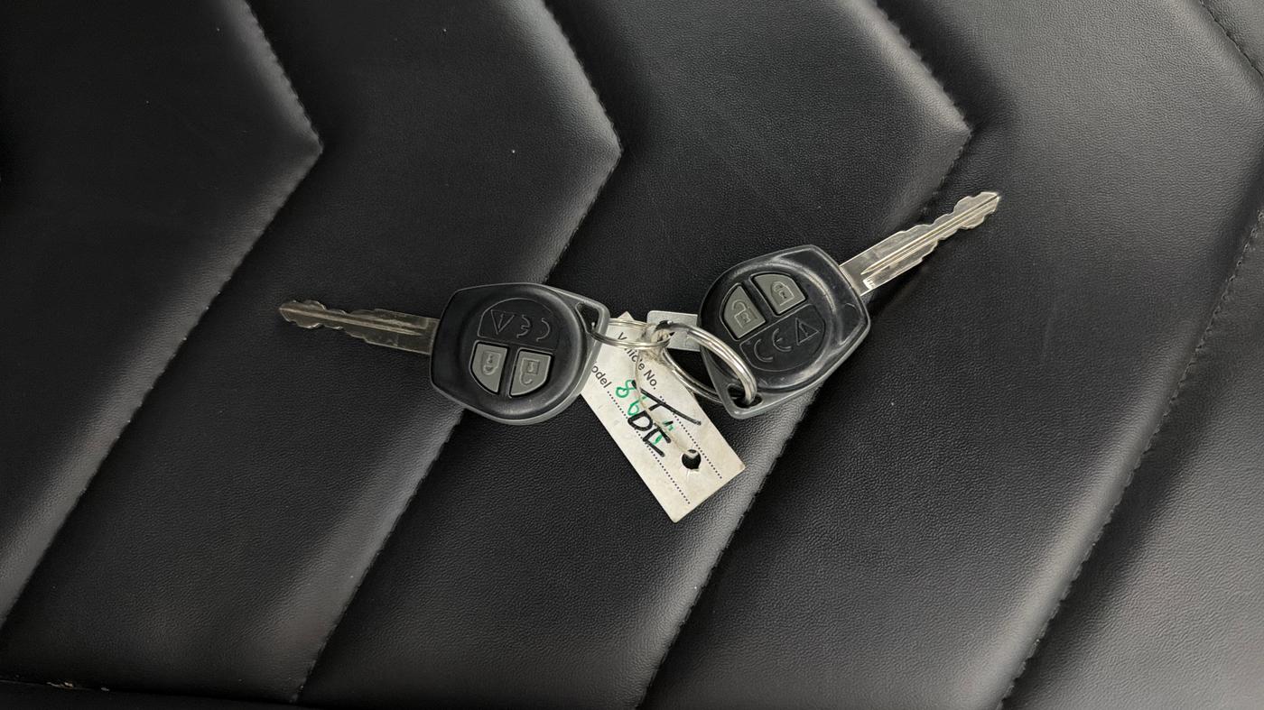2024 Maruti Swift VXI, Petrol, Manual, 23,779 km, Key Close Up