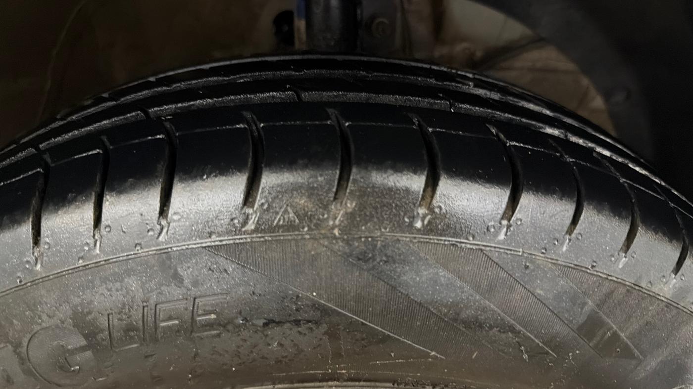 2024 Maruti Swift VXI, Petrol, Manual, 23,779 km, Right Front Tyre Tread