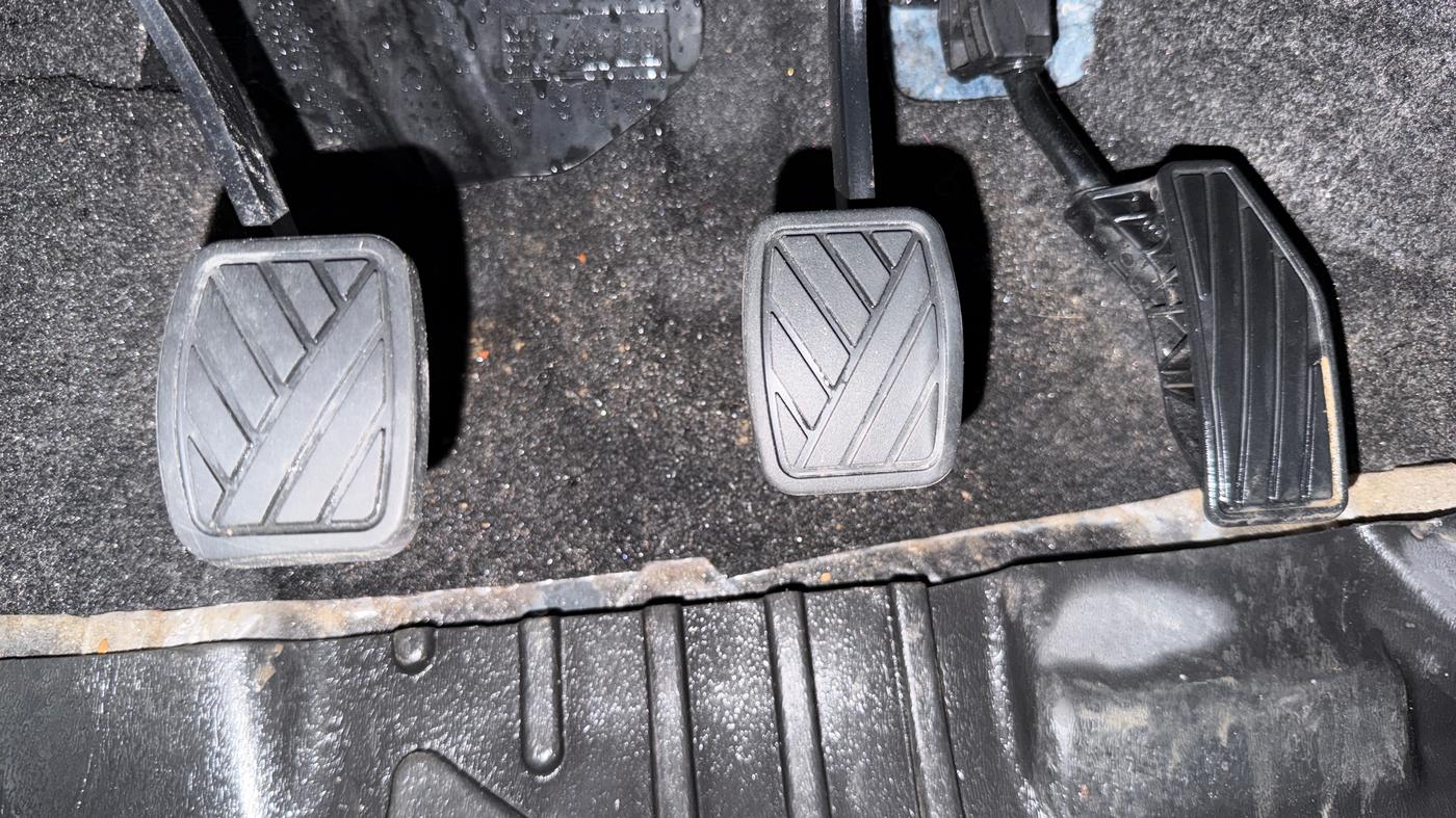 2024 Maruti Swift VXI, Petrol, Manual, 23,779 km, Pedals