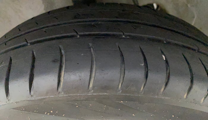 2017 Maruti Alto K10 VXI P, Petrol, Manual, 68,082 km, Left Front Tyre Tread
