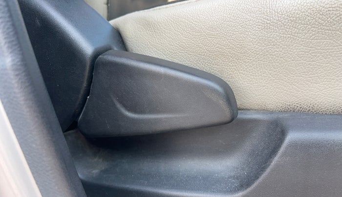 2019 Datsun Redi Go A, Petrol, Manual, 28,095 km, Driver Side Adjustment Panel