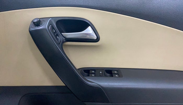 2015 Volkswagen Polo HIGHLINE1.2L, Petrol, Manual, 51,135 km, Driver Side Door Panels Control