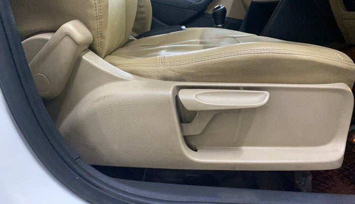 2015 Volkswagen Polo HIGHLINE1.2L, Petrol, Manual, 51,135 km, Driver Side Adjustment Panel