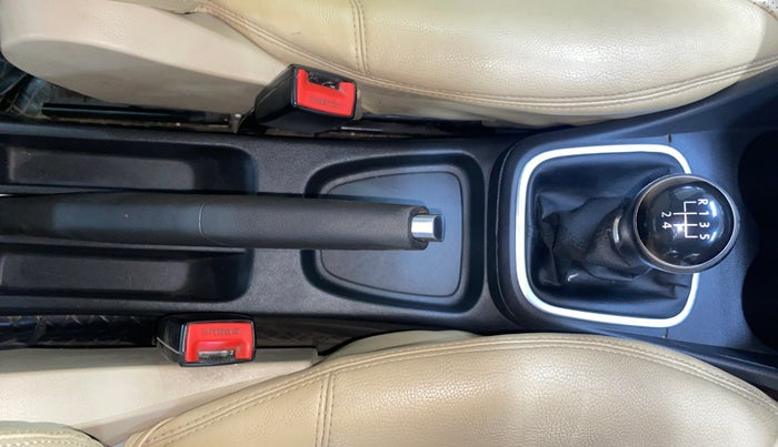 2015 Volkswagen Polo HIGHLINE1.2L, Petrol, Manual, 51,135 km, Gear Lever