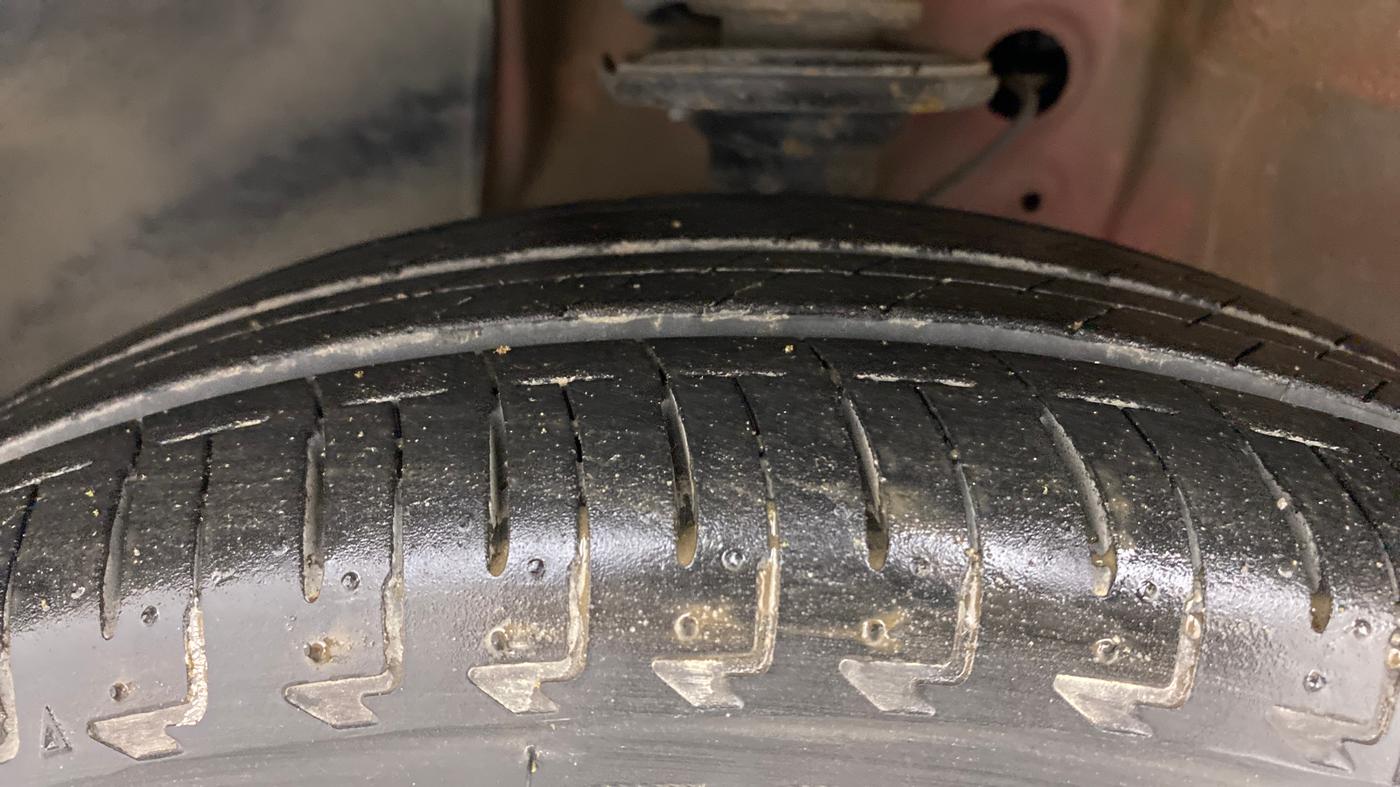 2017 Maruti IGNIS ZETA 1.2 AMT, Petrol, Automatic, 83,179 km, Left Front Tyre Tread