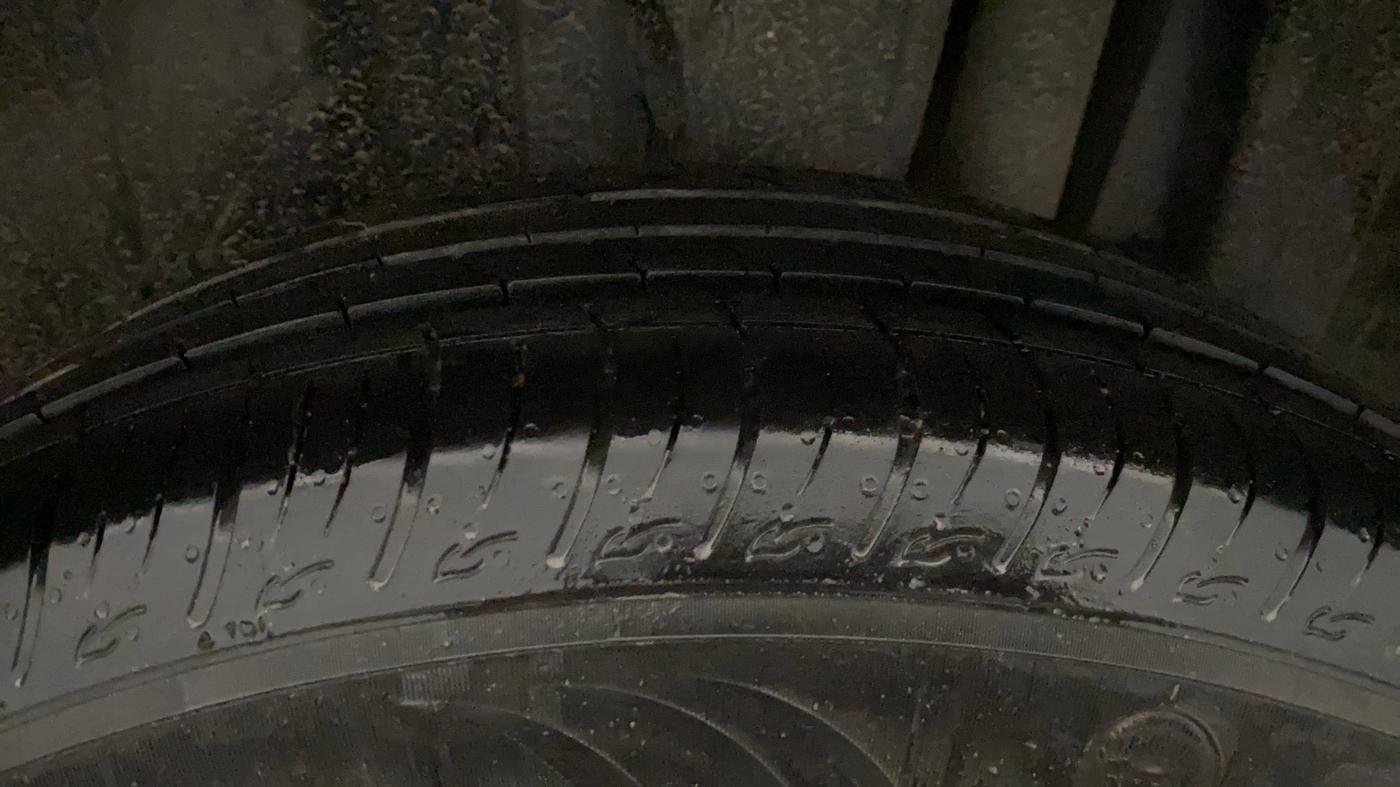 2025 Maruti BREZZA ZXI SMART HYBRID , Petrol, Manual, 12,959 km, Left Rear Tyre Tread