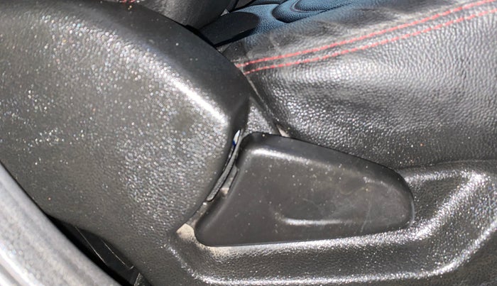 2020 Renault Kwid RXT 1.0 (O), Petrol, Manual, 20,804 km, Driver Side Adjustment Panel