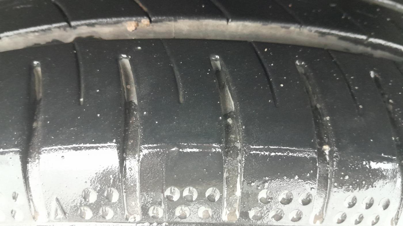 2013 Skoda Octavia ELEGANCE 2.0 TDI AT, Diesel, Automatic, 1,05,095 km, Left Front Tyre Tread