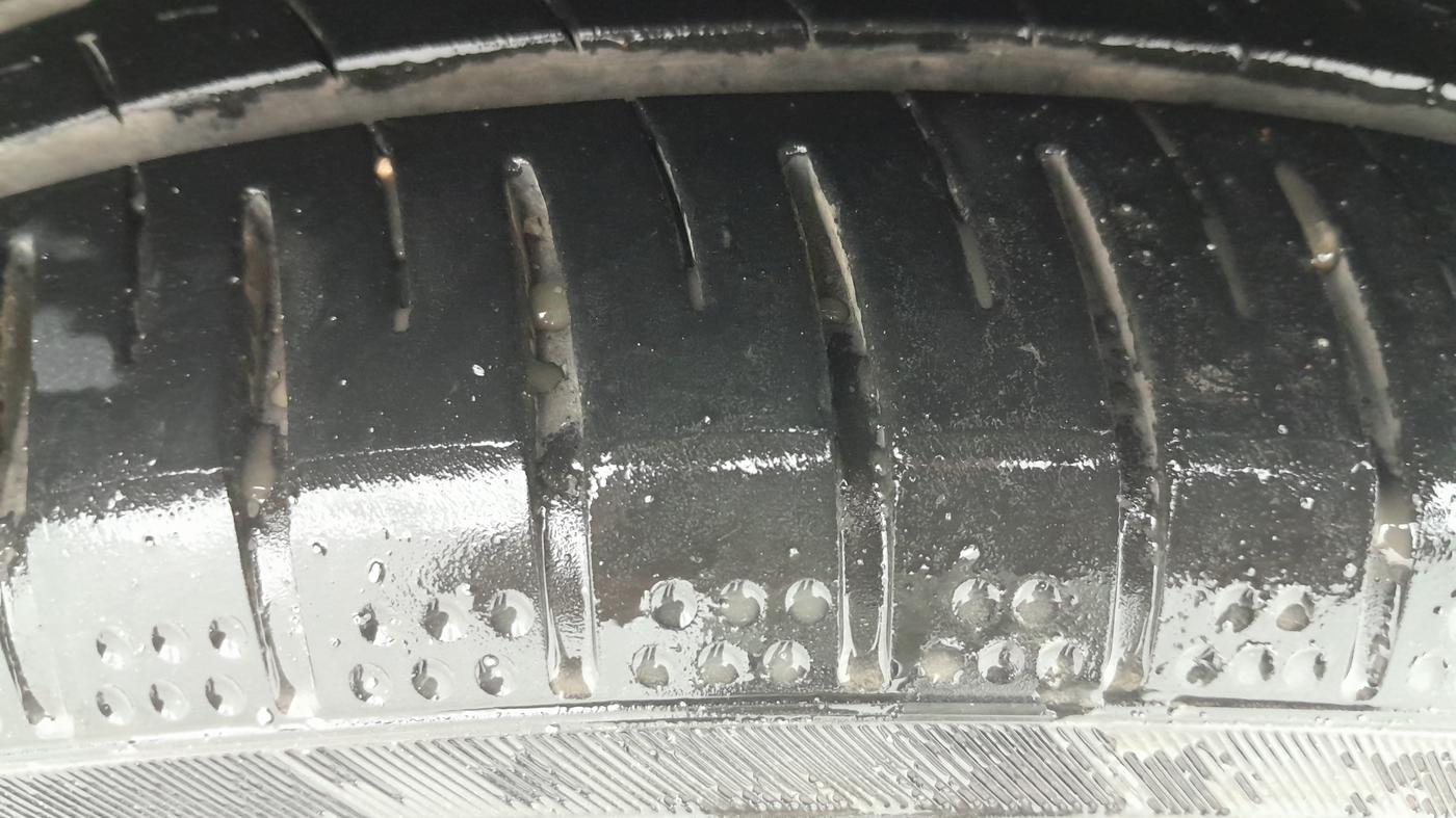 2013 Skoda Octavia ELEGANCE 2.0 TDI AT, Diesel, Automatic, 1,05,095 km, Left Rear Tyre Tread