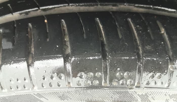 2013 Skoda Octavia ELEGANCE 2.0 TDI AT, Diesel, Automatic, 1,05,095 km, Left Rear Tyre Tread