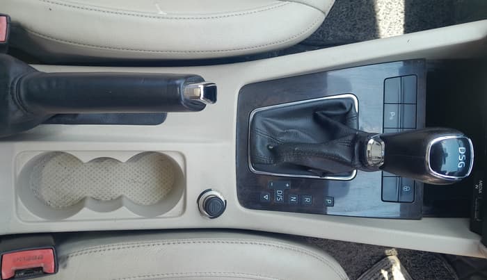 2013 Skoda Octavia ELEGANCE 2.0 TDI AT, Diesel, Automatic, 1,05,095 km, Gear Lever