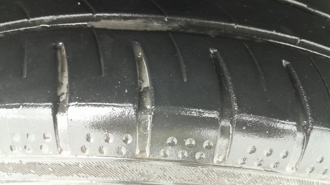 2013 Skoda Octavia ELEGANCE 2.0 TDI AT, Diesel, Automatic, 1,05,095 km, Right Front Tyre Tread
