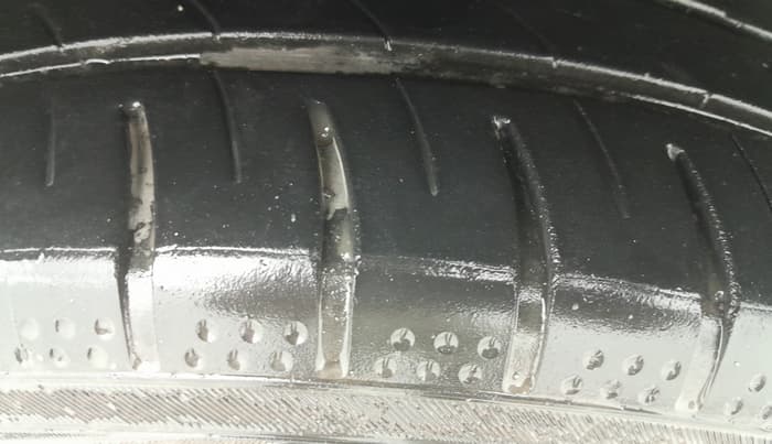 2013 Skoda Octavia ELEGANCE 2.0 TDI AT, Diesel, Automatic, 1,05,095 km, Right Front Tyre Tread