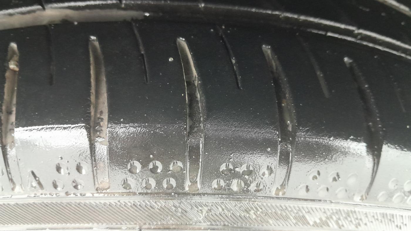 2013 Skoda Octavia ELEGANCE 2.0 TDI AT, Diesel, Automatic, 1,05,095 km, Right Rear Tyre Tread